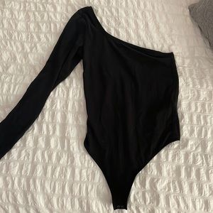 One sleeve body suit